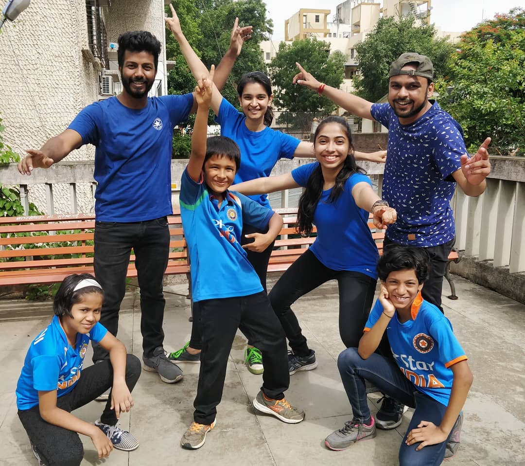 EngiAkhil's tweet photo. @oppomobileindia It is said that festival unites everyone. In India cricket is the greatest festival. It doesn't matter what your age is ,what your religion is, how good your bonding is we all gather in our neighborhood and do it all to support our team for #CWC19 and celebrate #10xFanOfTheMatch https://t.co/cfIIzfmUEg