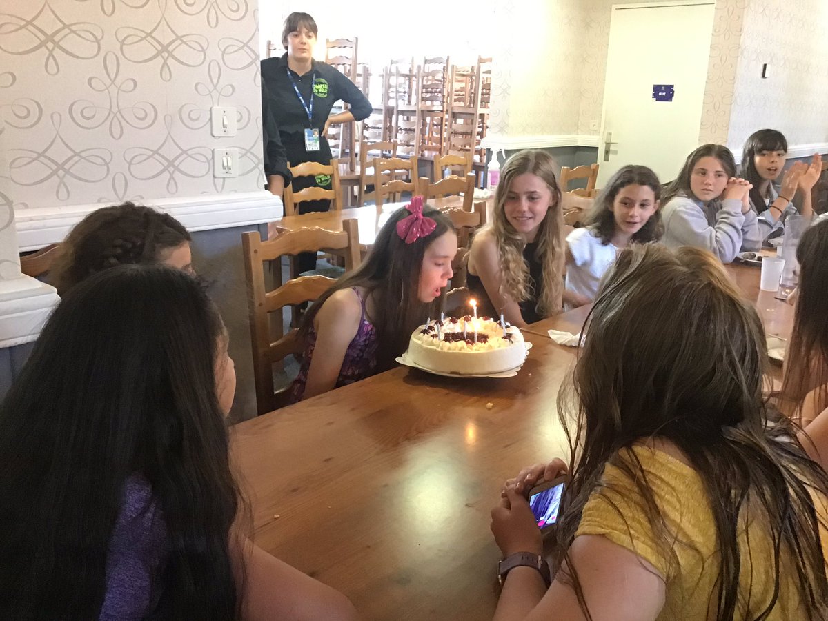 THSch_MFL's tweet photo. Joyeux anniversaire Suzy! https://t.co/yknkk1ZPer