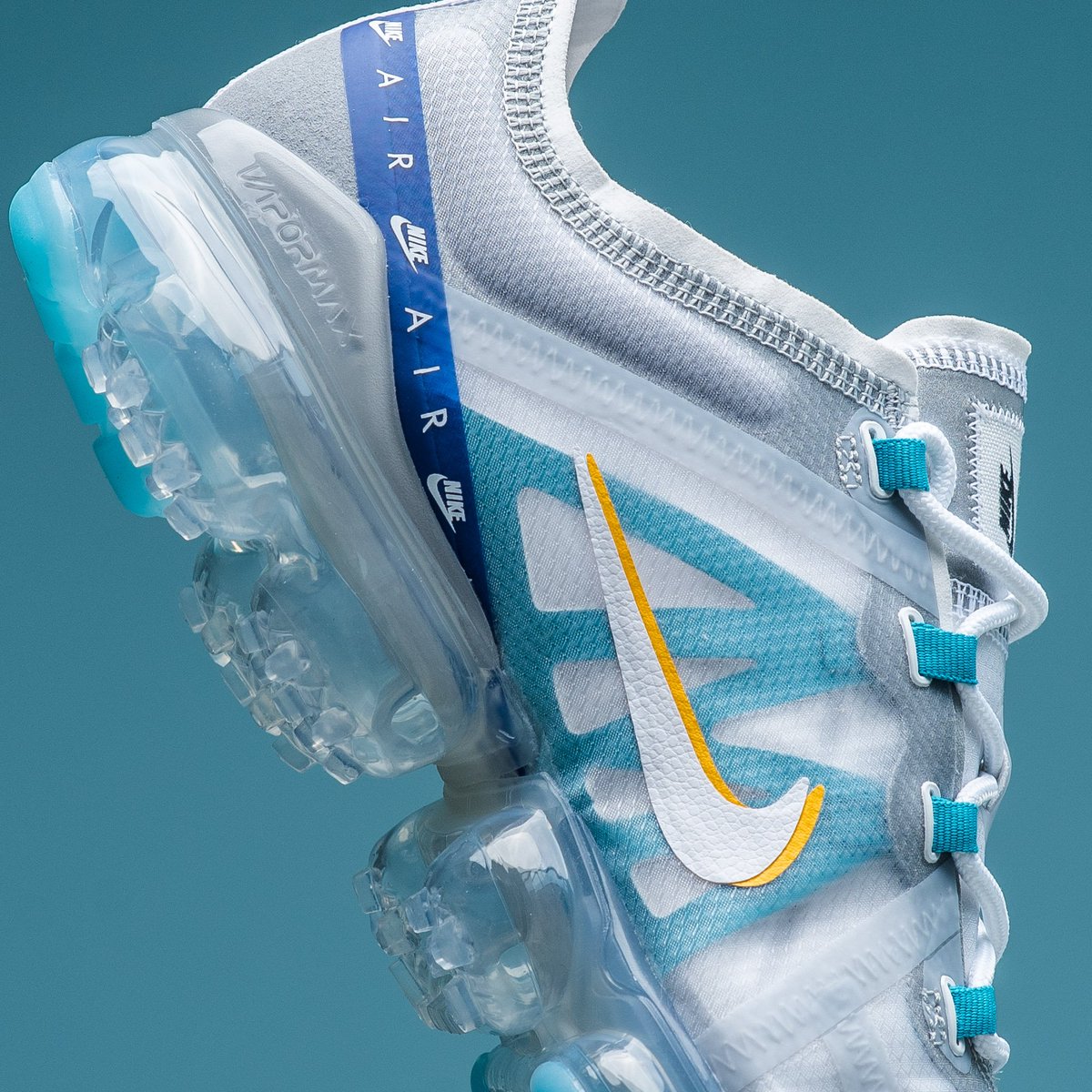 vapormax 2019 white university gold