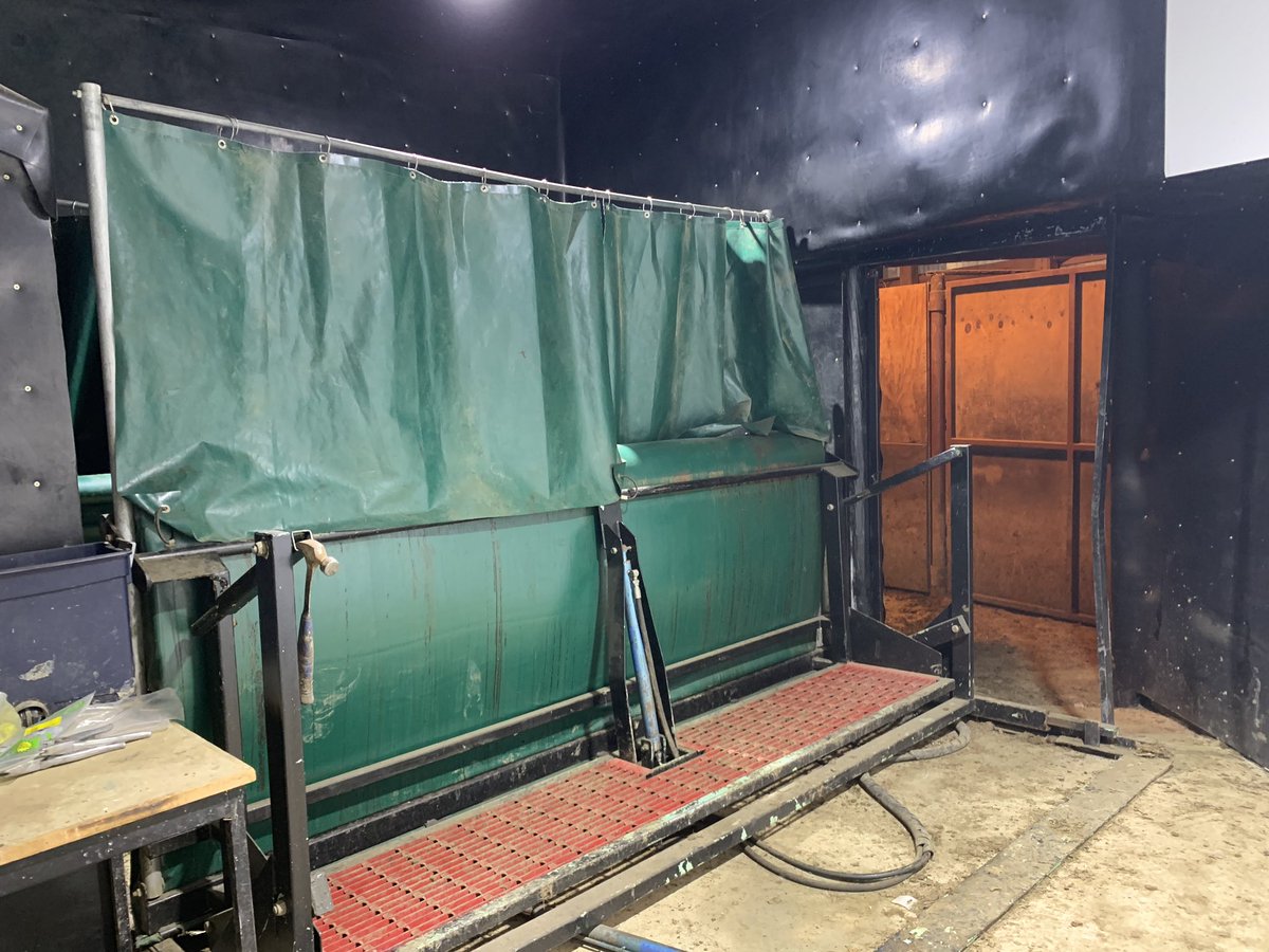 nz_farmers's tweet photo. Back in the Haka deer shed this morn, the crush area is where velveting takes place and as a food product the facilities nowadays look like this @Julietrichgray https://t.co/LMSqraiLfr