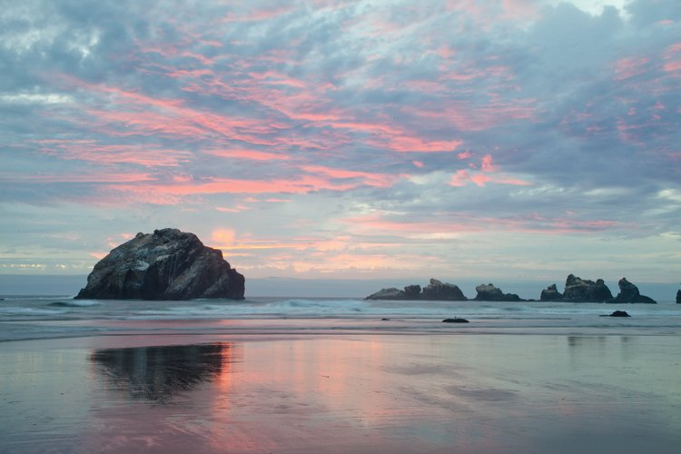 CoastExplorer's tweet image. Here's our list of 9 of the Oregon Coast's most iconic sights and attractions. What would you add to our list? bit.ly/2xDKJMt