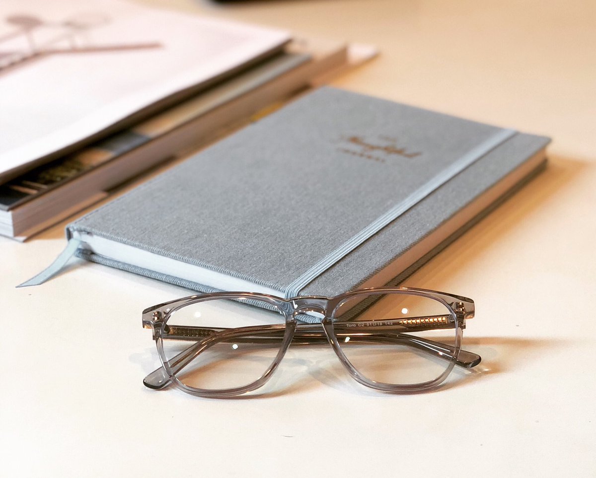 Help your eyes work smarter not harder after a long holiday weekend with a pair of Pixel glasses 👓
.
.
.
#mondayvibes #pixeleyewear #wearpixel #productivity #protectyoureyes #bluelightglasses #computerglasses #bluelightfilter #worksmarternotharder #mindfulness <a href="/blueskyplanners/">Blue Sky</a>