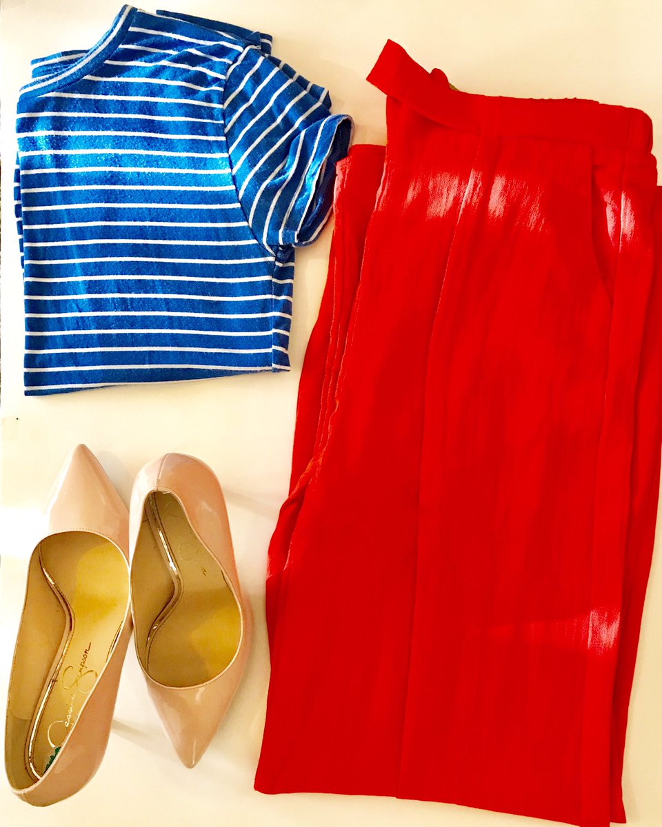 Try pairing our ‘Step On Out Tomato Orange Pants’ 🔥...with a blue striped blouse and nude heels, for a chic look you can’t go wrong with #thechicshopdallas 💛  
.
Tamato Orange Pants: the-chicshop.com....

#brownsugarsocial #ootd #chicstyles #personalstylingtips