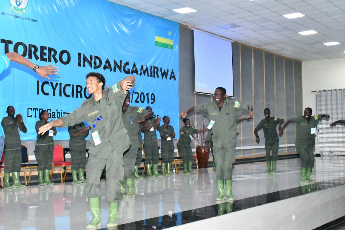 NICrwanda's tweet photo. #Indangamirwa12 zikomeje @Itorero muri #CTCGabiro buri mugoroba zitarama kinyarwanda, bikundwa n'Intore nyinshi kuko bibatoza umuco gakondo w'Abanyarwanda @Bamporikie @ekazasomako https://t.co/31pMdfDWR6