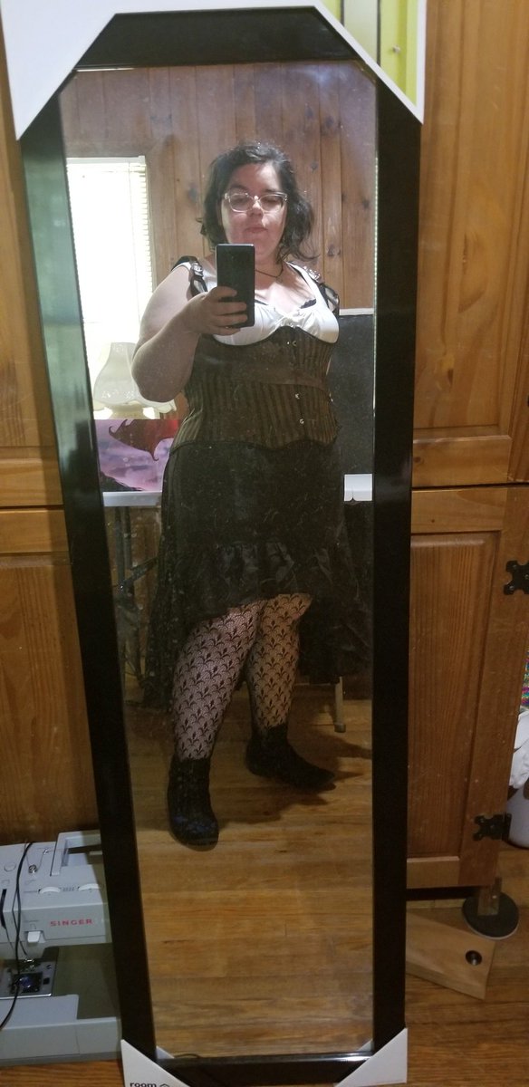 LandonKade_'s tweet photo. I have work hair, and my corset needs to be laced, and my mirror needs to be dusted, but I have a #LadyPercy #costest! I'm kind of pleased with it honestly? It makes me feel better about @executivegoth's gunslinger. I just have to finish the coat. #Critters #Criticalrole #Cosplay https://t.co/gUqRkftKts