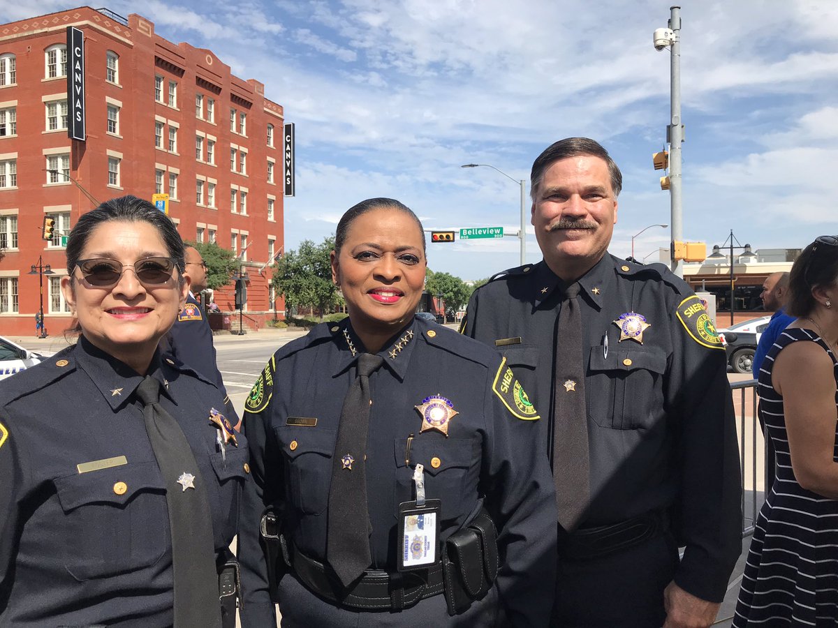 UReneeHall's tweet photo. 7/7 Monument Unveiling was wonderful. To those who were in attendance, prayed for or thought of the Dallas Police Department today, โThank youโ #RememberTheFallen5 https://t.co/rmT0DSCCdz