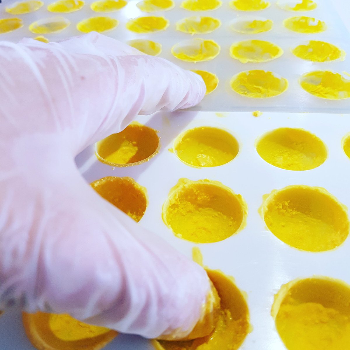 Did you know? ⁣💡💡
⁣
I use coloured cocoa butter to create that beautiful shine on my passionfruit truffles! 🍫⁣
⁣
This allows me lots of creative ideas for experimentation and flavour combinations as the year progresses! 🍫⁣
⁣
What flavours would you like to see? 
⁣
⁣