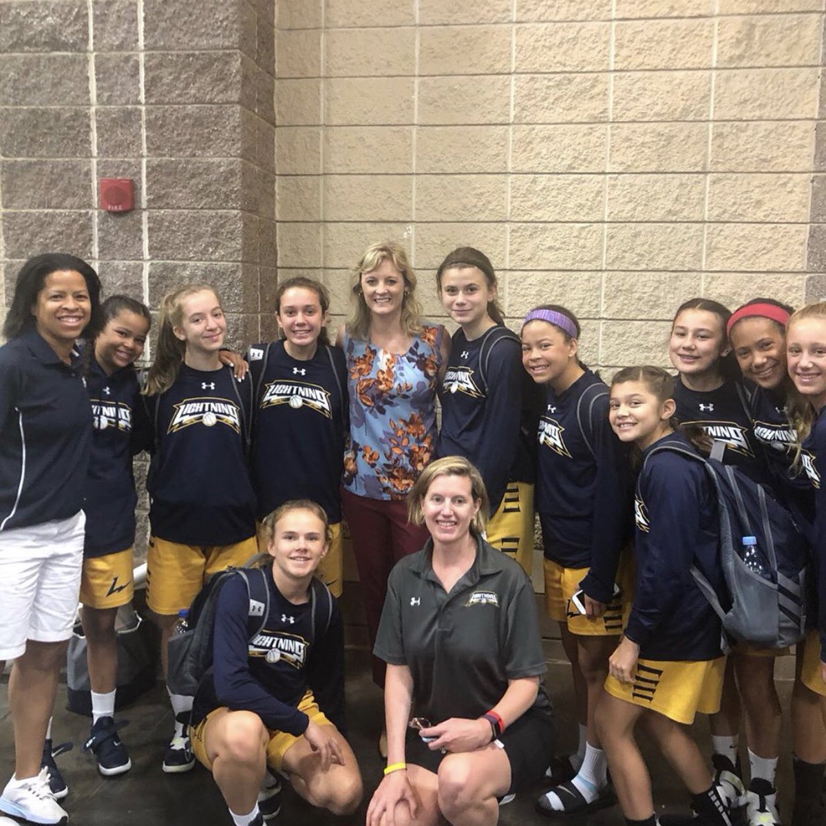 3rd place at Nationals and a pic with Lady Vols Head Coach <a href="/KellieHarper/">Kellie Harper</a> What a week for 7th grade Lightning! ⚡️⚡️
