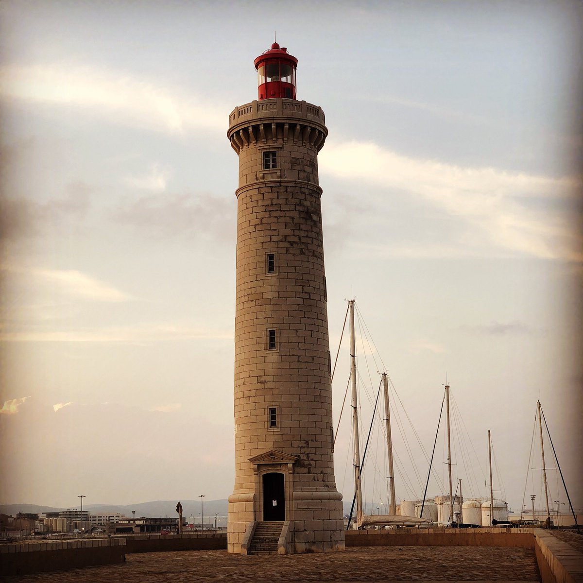 A French lighthouse - Le Phare Saint-Louis. Built around 1680, demolished in 1944 by the German army, it was rebuilt in 1948.
#busmansholiday #lighthouses #france #sete #lighthouses_around_the_world