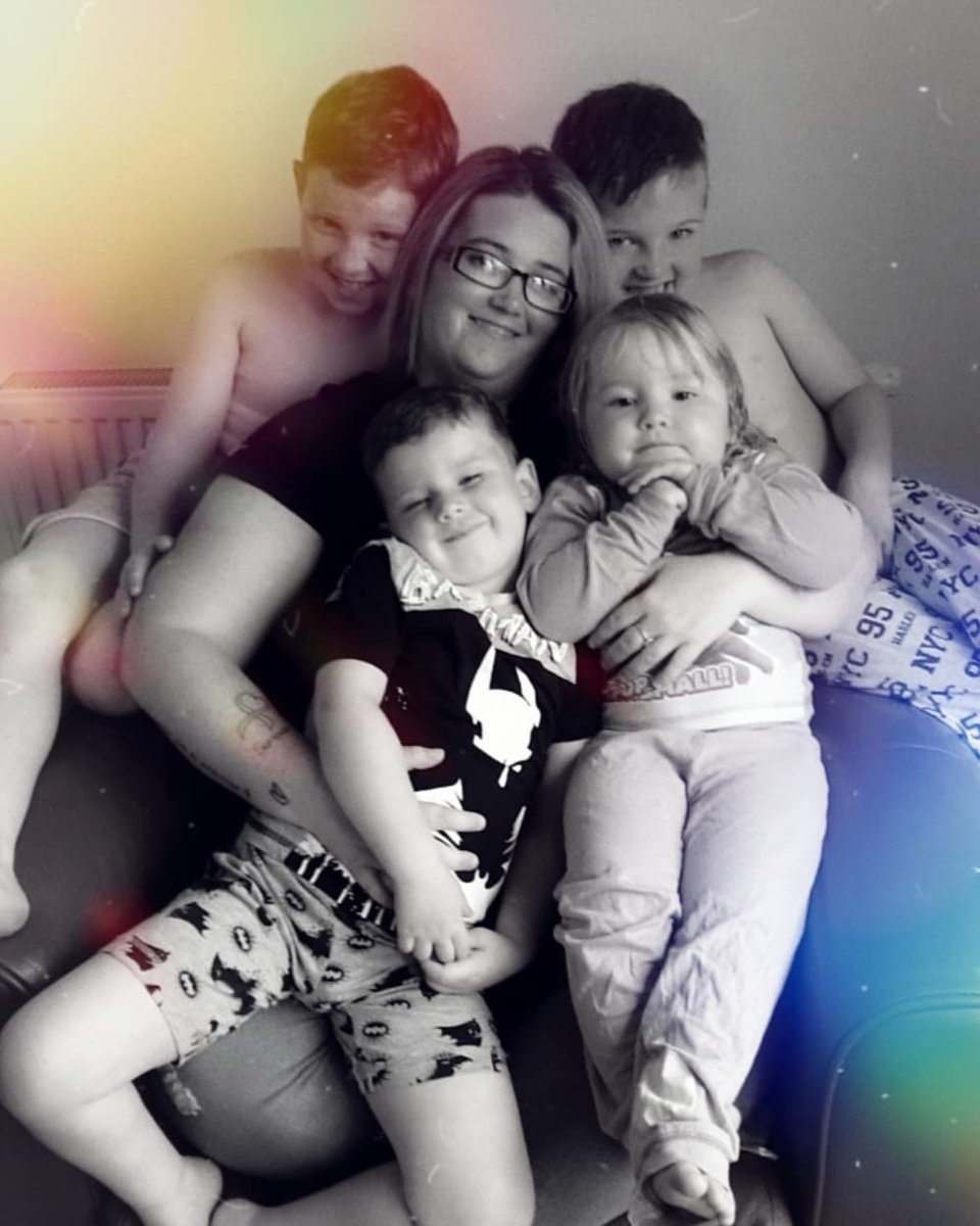 Lisawalsh91's tweet photo. Even on my darkest days, fighting every god dam demon I have...no matter what these 4 precious Angel's are my light, my world and my everything 🌍❤ #singlemumof4 #domesticabusesurvior #rapeandsexualabusesurvior #livinginrecovery #onliferollercoasteronebumpatatime https://t.co/Rb8PLRbOGB