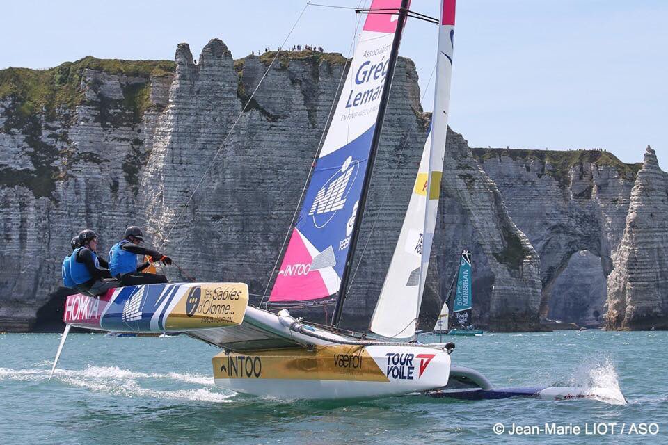 Premier raid côtier du <a href="/tourvoile/">Tour Voile</a> 
Belle 2e place après après mener les débats pendant 4 dans un cadre magnifique et des conditions toniques.
Le tour ne fait que commencer ...