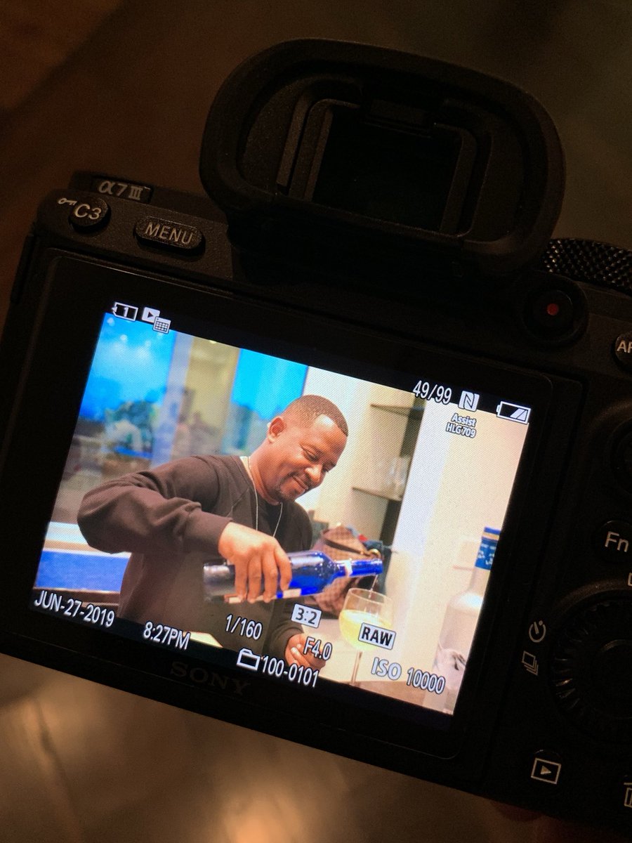 Keeping the party going! 🤣🥂 <a href="/realmartymar/">Martin Lawrence</a> #cheers #behindthescene #Photography #funny 📸<a href="/ImAndrewJackson/">Andrew Jackson</a>