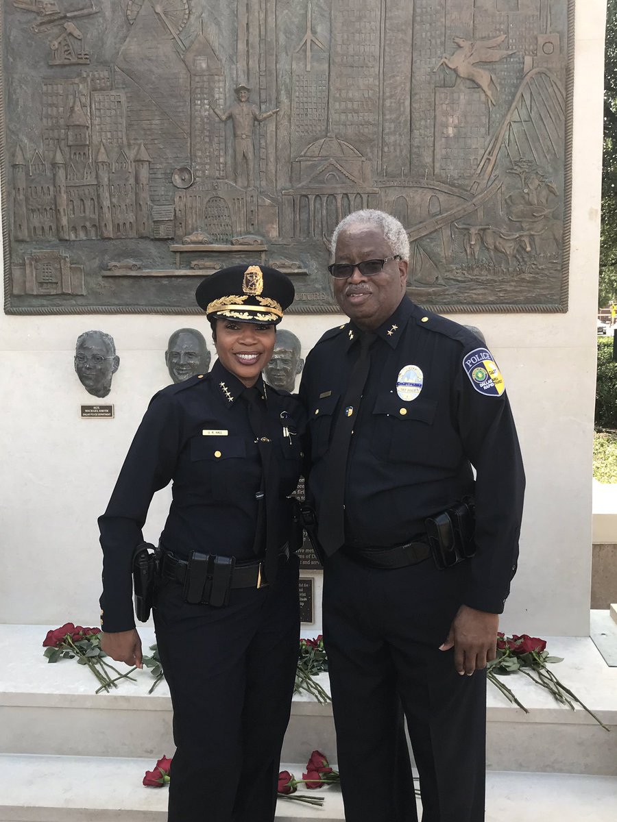 UReneeHall's tweet photo. 7/7 Monument Unveiling, remembering those who have paid the ultimate sacrifice to protect and serve the citizens of Dallas. #RememberTheFallen5 https://t.co/2ayQabxB0K
