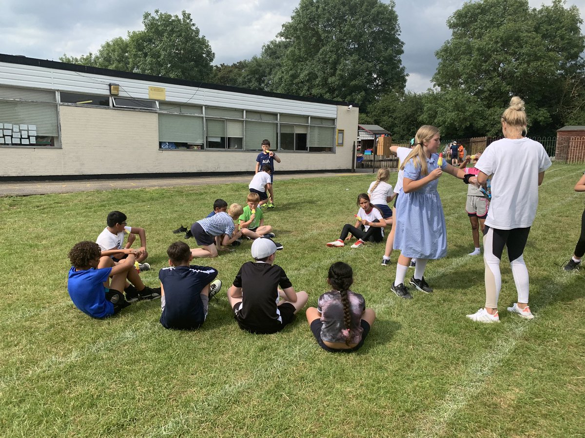 CPARunningClub's tweet photo. At the end of the session we cooled down with ice lollies and spoke about everything the children have learned over the last few months. We recited past mantras, athlete quotes and discussed the perfect running posture. https://t.co/cRypHvaGVk