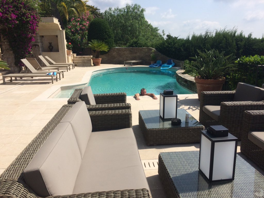Dazzer0306's tweet photo. Another fabulous #Mougins trip. Thanks as always to our host #lecomtedemougins. #itsmyturn #shout #noise #isthereafire #floundering #mrtickle #417 #thierrys #justinefromelastica #hotelcalifornia #thechampagneledge #bbq #thecountess #mates
#runningbanter #hippomode https://t.co/K9TrJ76wh6