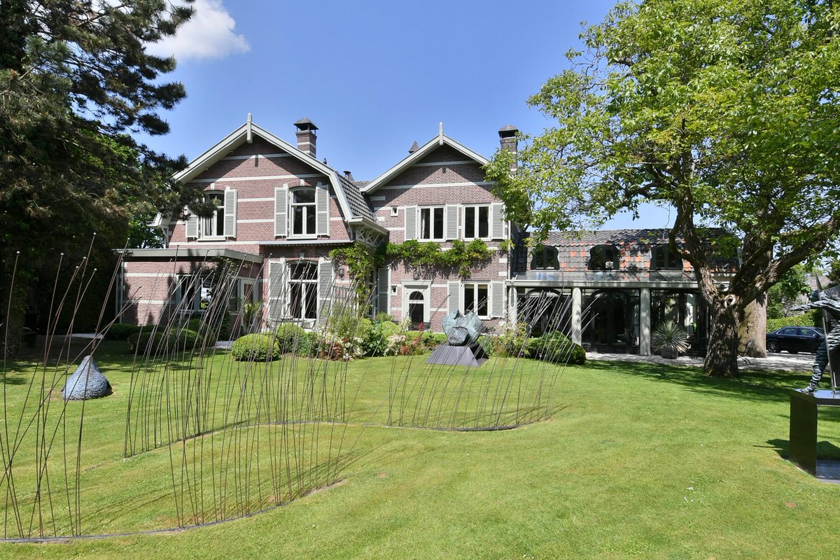 DGoudenMakelaar's tweet image. Te Koop: #villa in Laren. Woonoppervlakte 323m2 en 15 kamers. Vraagprijs: €  Prijs op aanvraag Info: bit.ly/2XxNi2j