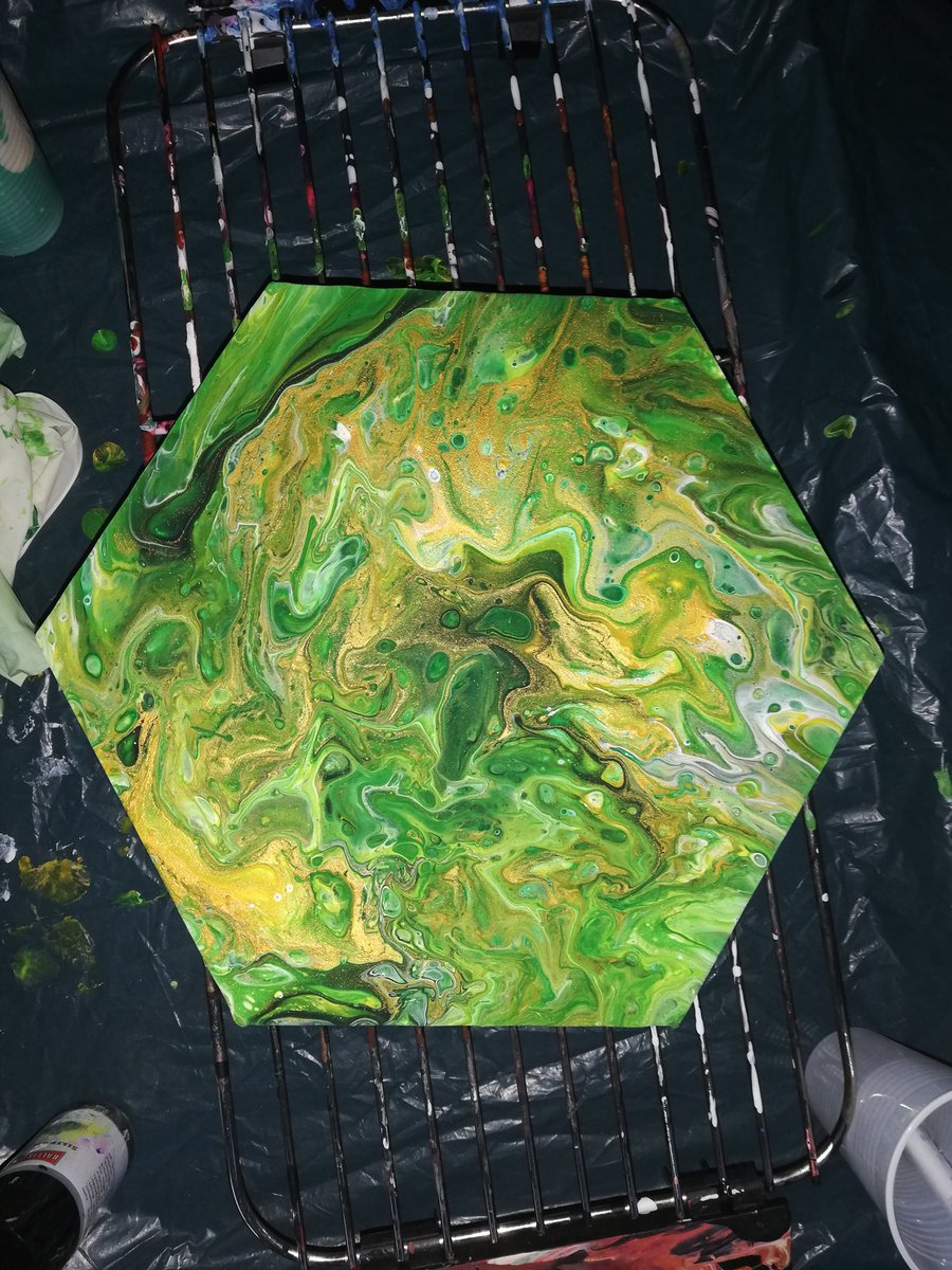 Neues Bild. Freundin wollte mal sehen wie das geht und dürfte sich die Farben aussuchen :D