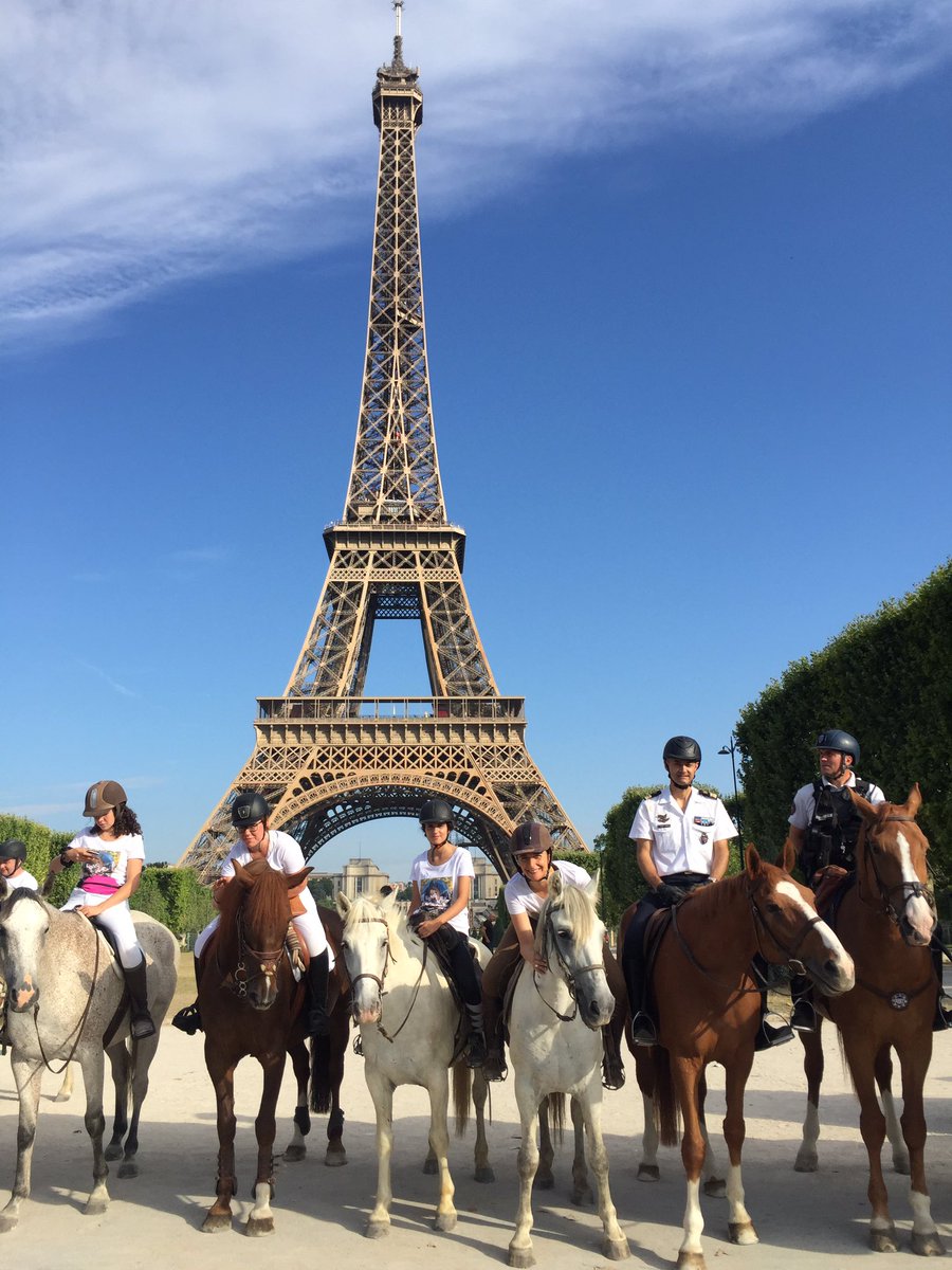 Natiinath's tweet photo. Dimanche j ai eu la chance de participer à la #RouteEiffel Une rando équestre au coeur de @Paris 🐴 Ou comment voir ta ville autrement #parisestmagique Merci #lpej pour ce moment inoubliable #horseride in #paris https://t.co/ZzkH4UEiUT