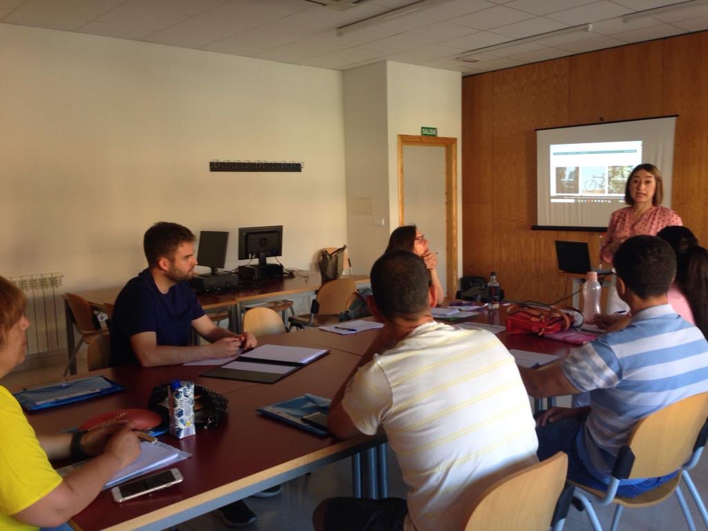 Hoy nos ha visitado Arantxa Vázquez directora de <a href="/_airhe/">AIRHE RRHH</a> #flexibilidad #capacidadeaprendizaje y #adaptacion es lo que más valoran las empresas
Gracias por tu visita!

lanzaderasdeempleo.es/contamos-con-l…

@Lanzaderas_EES <a href="/FundacionSMLRPH/">Fundación Santa María la Real</a> <a href="/fundacionTef/">Fundación Telefónica</a> <a href="/EU_Social/">EU Social 🇪🇺</a> <a href="/aytoSalamanca/">Ayuntamiento Salamanca</a> <a href="/dipusalamanca/">dipusalamanca</a>