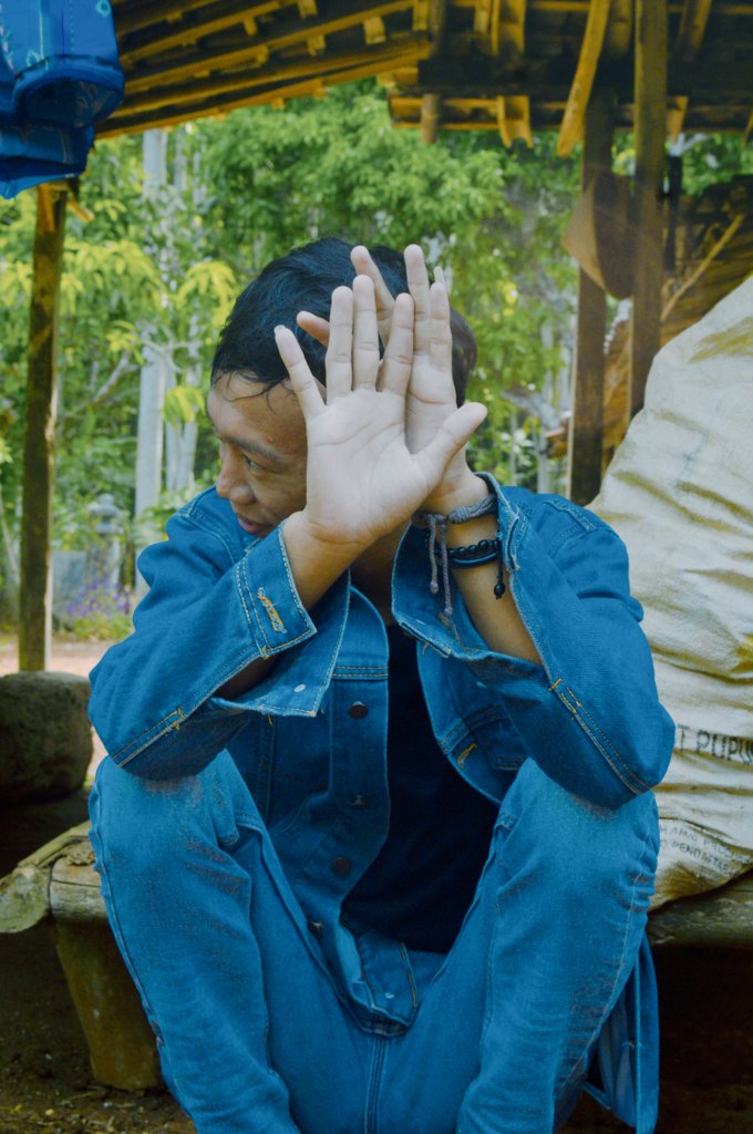 Berwisata bukan berarti menghabiskan harta, tapi mencari bahagia yang ditunda-tunda.

~Wassalam

#baubuku #tukubuku #bukuku