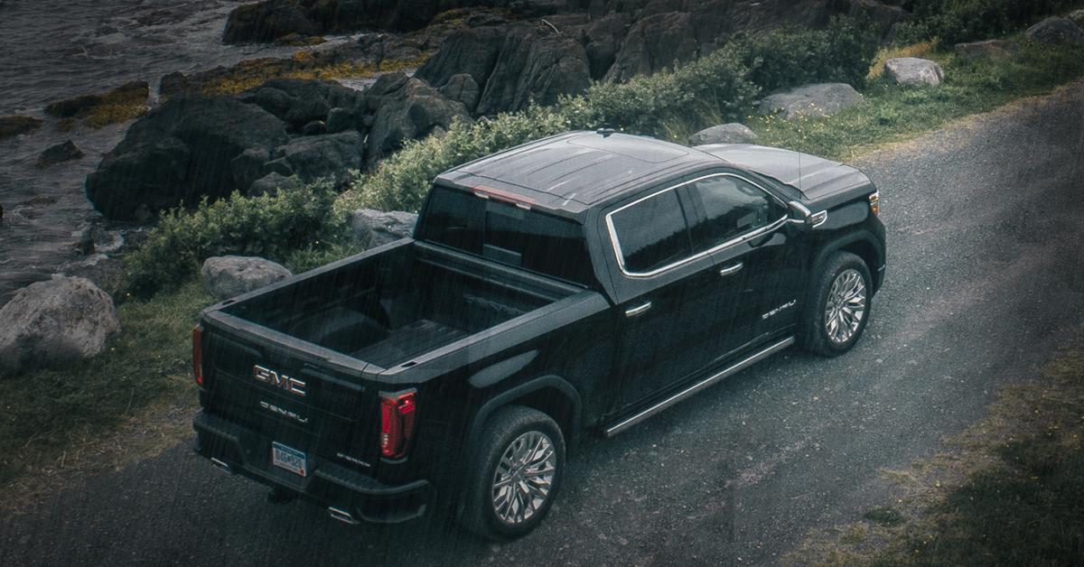GMCmexico's tweet photo. Salir de aventura en cualquier clima y terreno, es posible con la Nueva #GMCSierra, ¿por qué?
#PorquePuede

Equipada con Adaptive Ride Control que lee el camino y ajusta la suspensión hasta 1000 veces por segundo. https://t.co/vmUOVsfepj