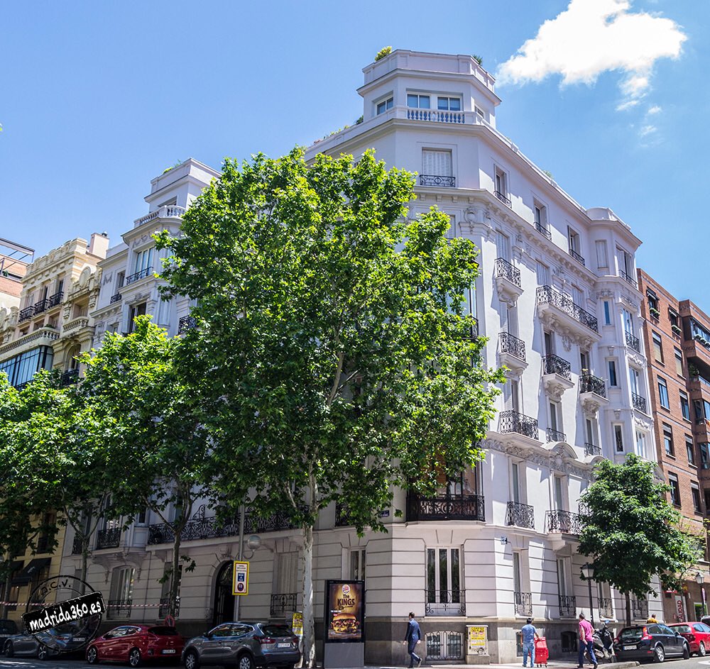 <a href="/ArteEnMadrid/">Arte en Madrid</a> En el Barrio de la Castellana y en general en todo el Distrito de Salamanca quedan aun unos cuantos palacetes muy interesantes. En la calle Velázquez podemos contemplar la que fue casa-palacio del Conde de Limpias.