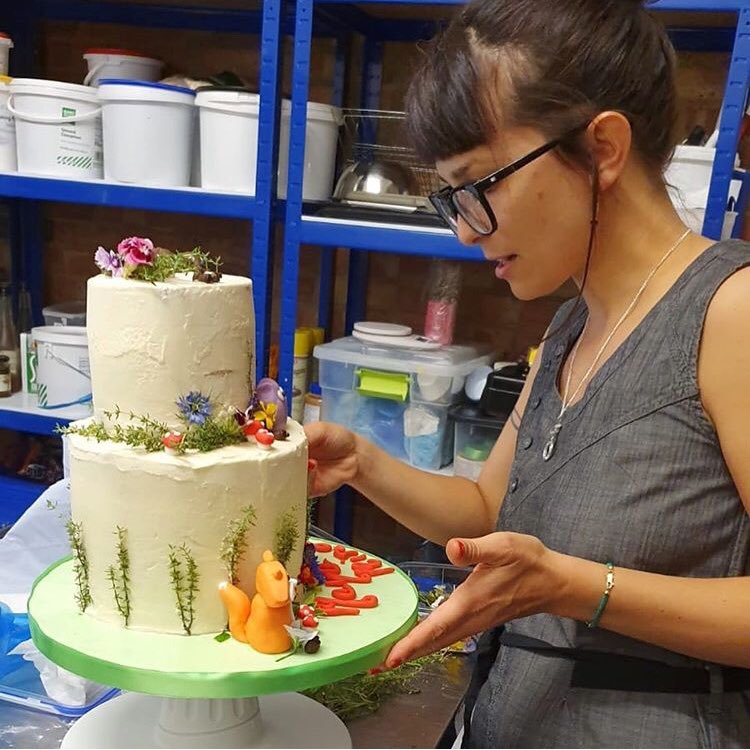 GrowCreateJoy's tweet photo. I am blown away by the artistry of the cake makers who use my edible flowers in such amazing ways. This stunning woodland theme cake was created by Silvia at Fairypan for her niece’s 1st birthday. Woodland cakes are the future 🤩🙌🍄🌲🐿🥀🌼🌸 #londonbakery #edibleflowers https://t.co/W3SJLzIOdD
