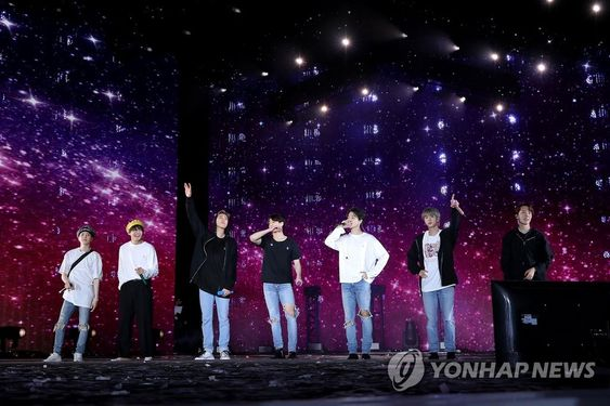 BTS_MRCol's tweet photo. 🌈FELIZ ANIVERSARIO A TODOS!

sigamos muchos mas años sin dejar a un lado a nuestros ídolos que nos hicieron llorar con sus grandes verdades a través de sus canciones, sus concejos y todo el amor que recibimos de ellos

ARMY elegimos el camino correcto

#ArmyMeansFamily
@BTS_twt https://t.co/TsuEkL7Si6