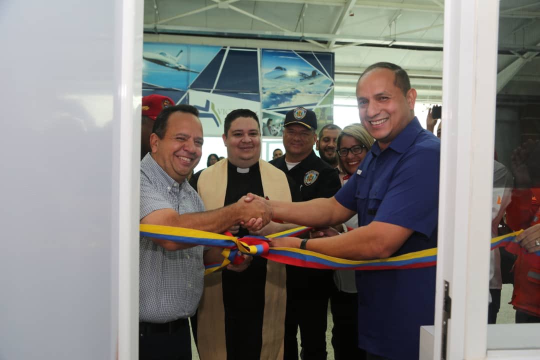 RMarcoTorres's tweet photo. #8Jul Impulsamos el desarrollo turístico, industrial y empresarial de #Aragua, con la activación de la oficina comercial y las rutas aéreas de @LAConviasa desde el aeropuerto Los Tacarigua ¡Juntos construimos el #AraguaPotencia!#DiálogoGarantíaDePaz https://t.co/Ktkj0DwFIO
