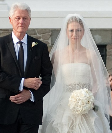 Moderator_Marsi's tweet photo. @MisterAntiBully Here is a picture of the "jane doe" Virginia Roberts Giuffre. She was Epstein's sex slave for years... also here is Bill Clinton walking her down the isle... oh and he was Epstein's closest friend who took frequent trips to his pedo island. Dont wory goys https://t.co/tnbcoMHiQp