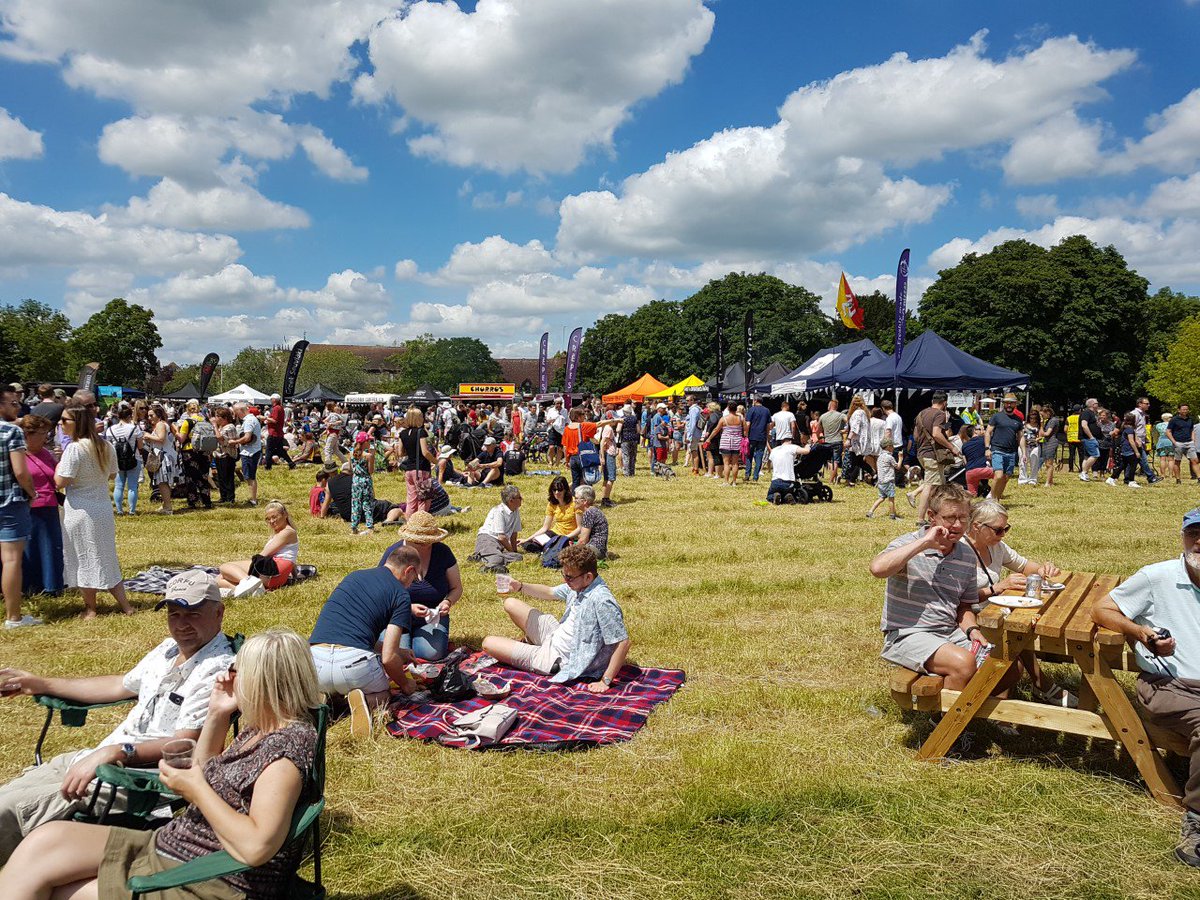 Money raised by #Europaschool Culham #Interact Club, 'KuteKids' at #Abingdon Food Festival was donated by Chiara to Natalie Luck from #Barnado's in Abingdon, where it will benefit #children in their care.👍