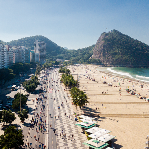 O Rio de Janeiro oferece uma beleza única. Qual foi o trecho mais bonito que você passou na @maratonadoriooficial? Foto: Márcio Rodrigues - #SouMaratonaDoRio #MaratonaDoRi02019