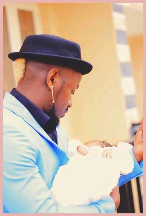 LoscoBrass's tweet photo. Like all da real men be like
Mr incredible @ykeebenda hold in hands a true man's happiness
#MaradonaVideoLoading https://t.co/BoEGZYcCbU