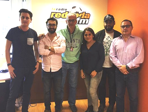 MakiFilmsEc's tweet photo. Agradecemos a @laradioredonda por su invitación, se vienen varias sorpresas en nuestro documental. 👏
#SueñosDeGloria #MakiFilms #Ecuador #Sub20 #MiniTri #Tri #Documental #Sports #Tricolor https://t.co/pZUprXBCVr