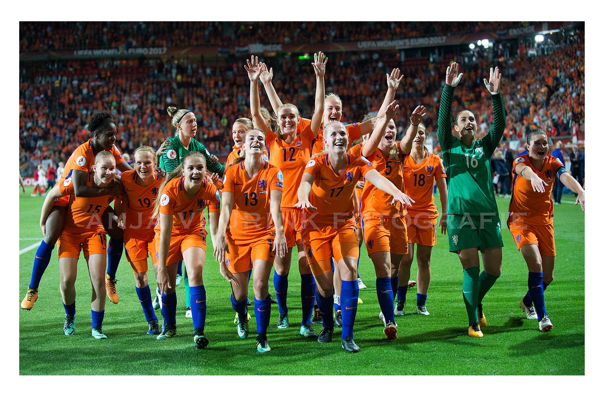 anjaveurink's tweet photo. Zojuist in #studiofrance ik blijf het zeggen: Van deze meiden kun je toch alleen maar heel erg blij en vrolijk worden. @oranjevrouwen @OnsOranje #OranjeLeeuwinnen @KNVB #knvb 🦁🇳🇱👊 https://t.co/i60XKnWxyM https://t.co/ieQkkpqx7c