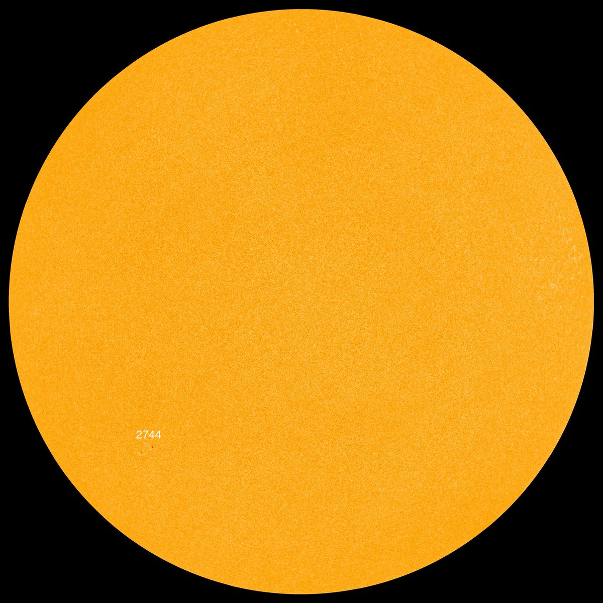 ThiagoMaia2503's tweet photo. The solar cycle 25 is being pronounced! For the second time this month, there are sunspots of inverted polarities of the solar cycle 24! It is expected that this solar cycle will be of low activity as well.
#minimumsolar #sun #sunspot #lowactivity https://t.co/DZfkVfNuwY