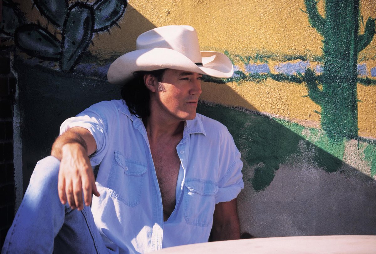 Who's coming down to be a part of <a href="/davidleemurphy/">David Lee Murphy</a>'s #PartyCrowd tonight?!