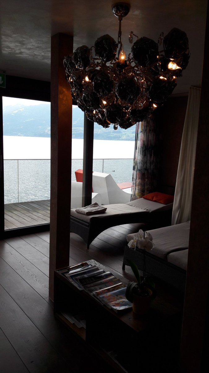 melaniebeutler's tweet photo. #SPA im Bootshaus vom #Parkhotel #Gunten am #Thunersee
Wunderbares #Wellness Häuschen direkt am See mit Aussicht auf #Niesen und Co.
Wenn das Gute so nahe liegt. https://t.co/c04j3A8Xv5