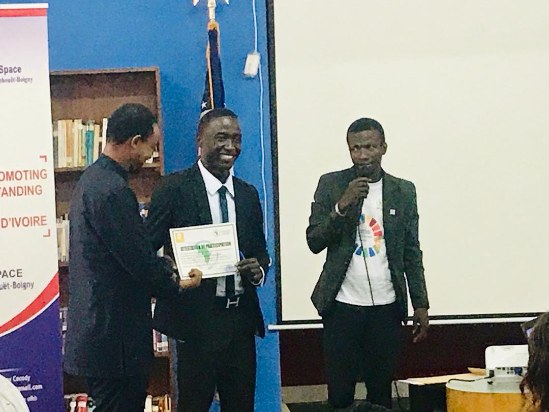 SommetDe's tweet photo. Sommet international de la jeunesse de Côte d'Ivoire 2019
Remise des attestations aux ambassadeurs et ambassadrices 2019
#Félicitations 
@CCNUCC https://t.co/yhHHOAw4My
