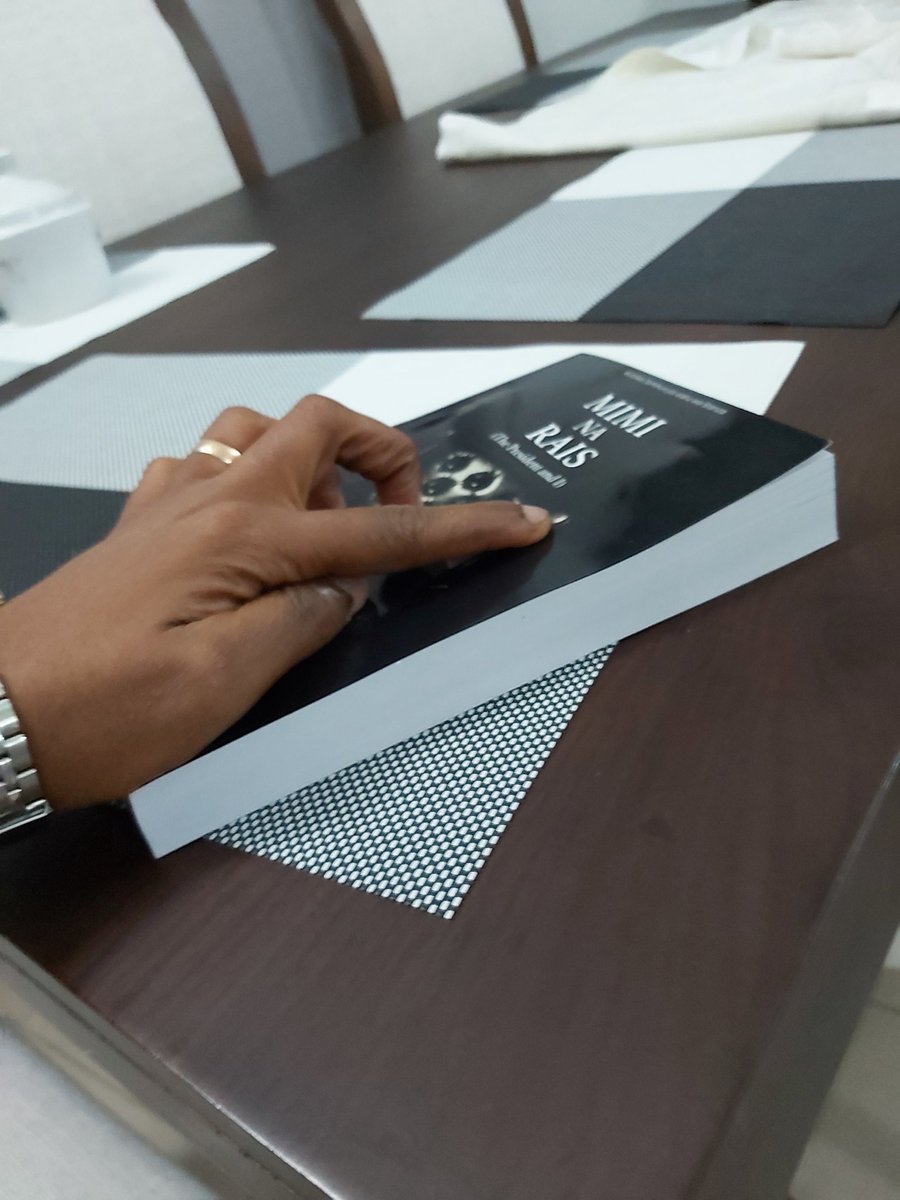 LelloMmassy's tweet photo. Nimepokea Nakala Ya Kwanza Usiku Huu.Sikuweza Kulala. It's Such An Incredible Feeling.Siwezi Kuelezea.Finally, What Was Initially Seen As Impossible Become Possible. It's Now The Reality.Comeon!

#MimiNaRaisBookLaunch 
#JamhuriYaWatuWaStanza https://t.co/wDeJ0r5biG