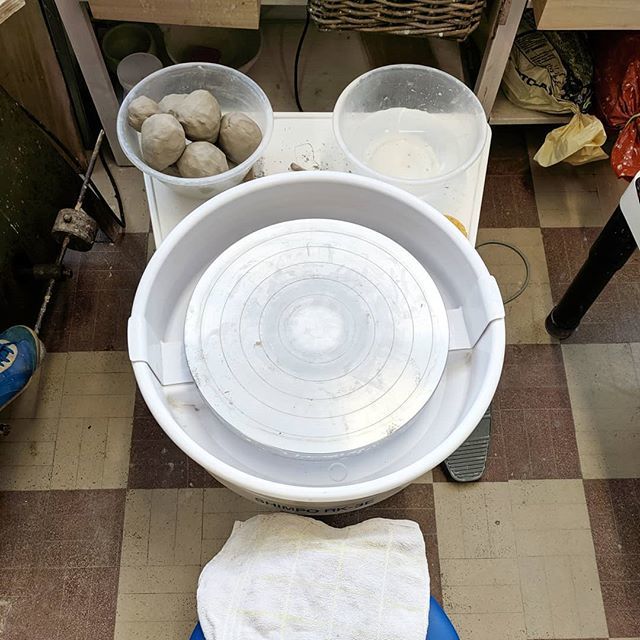 hannah_s_design's tweet photo. Busy evening at Clay Club today, threw 8 tumblers and 6 tiny pots, plus trimmed the bases of the bits I made last week. The mugs I made a few weeks ago have just gone in the kiln so I should be able to have a glazing session next week 🙌
.
.
.
#wheelt… https://t.co/3yyMiawPnV https://t.co/r3u5IicALF