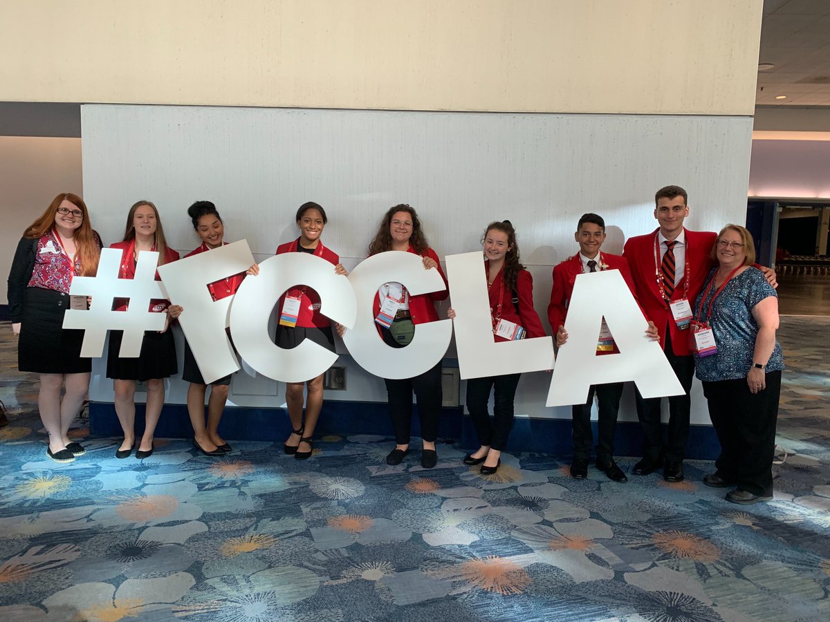 marlborosd's tweet photo. Marlboro Family Career and Community Leaders of America (FCCLA) members earned gold medals, executed @NYSFCCLA state leadership roles, participated in #Run4Red 5K & celebrated at Disneyland during their trip to Anaheim, CA for the @NationalFCCLA Conference. We are so proud! https://t.co/SKc2m3i5Mz