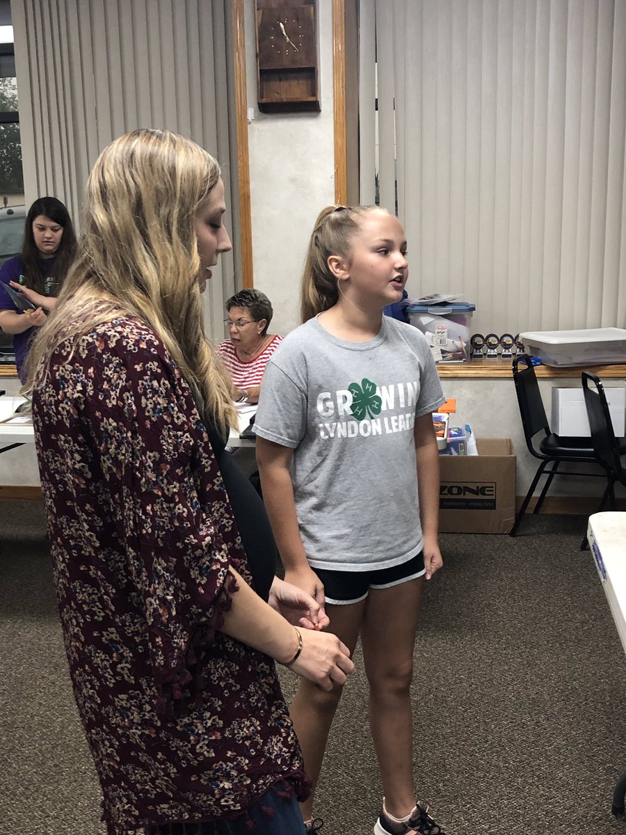 frontier_ksre's tweet photo. 🌻🍀🌻 More Osage County 4-H members participating at Melvern Sunflower Days. #Kansas4H #FrontierDistrict #MelvernSunflowerDays https://t.co/CwEJhTjeEG