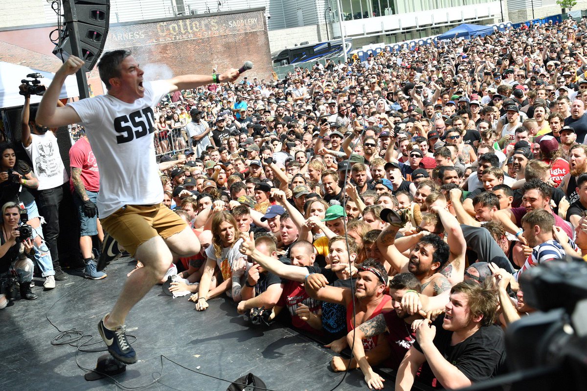 futurebreed's tweet photo. Photos from day 2 of the #HaveHeart reunion in MA with @DOWNTONOTHING #shipwreckmv @VEINBAND #onestepcloserwb #wereanxious and #ammunation at The Palladium are up at https://t.co/fidFd3gLhC https://t.co/flq9lQWZfd