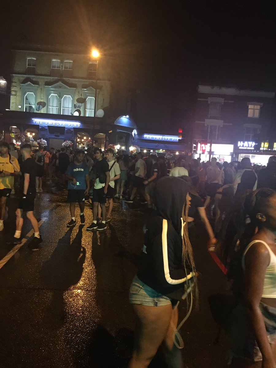 Utter chaos #wireless crowd “management “ - passengers directed out of tube then nowhere to go but rammed streets, police refusing to let residents back onto roads where they live, directed straight into oncoming crowds. Hideous #stopwireless