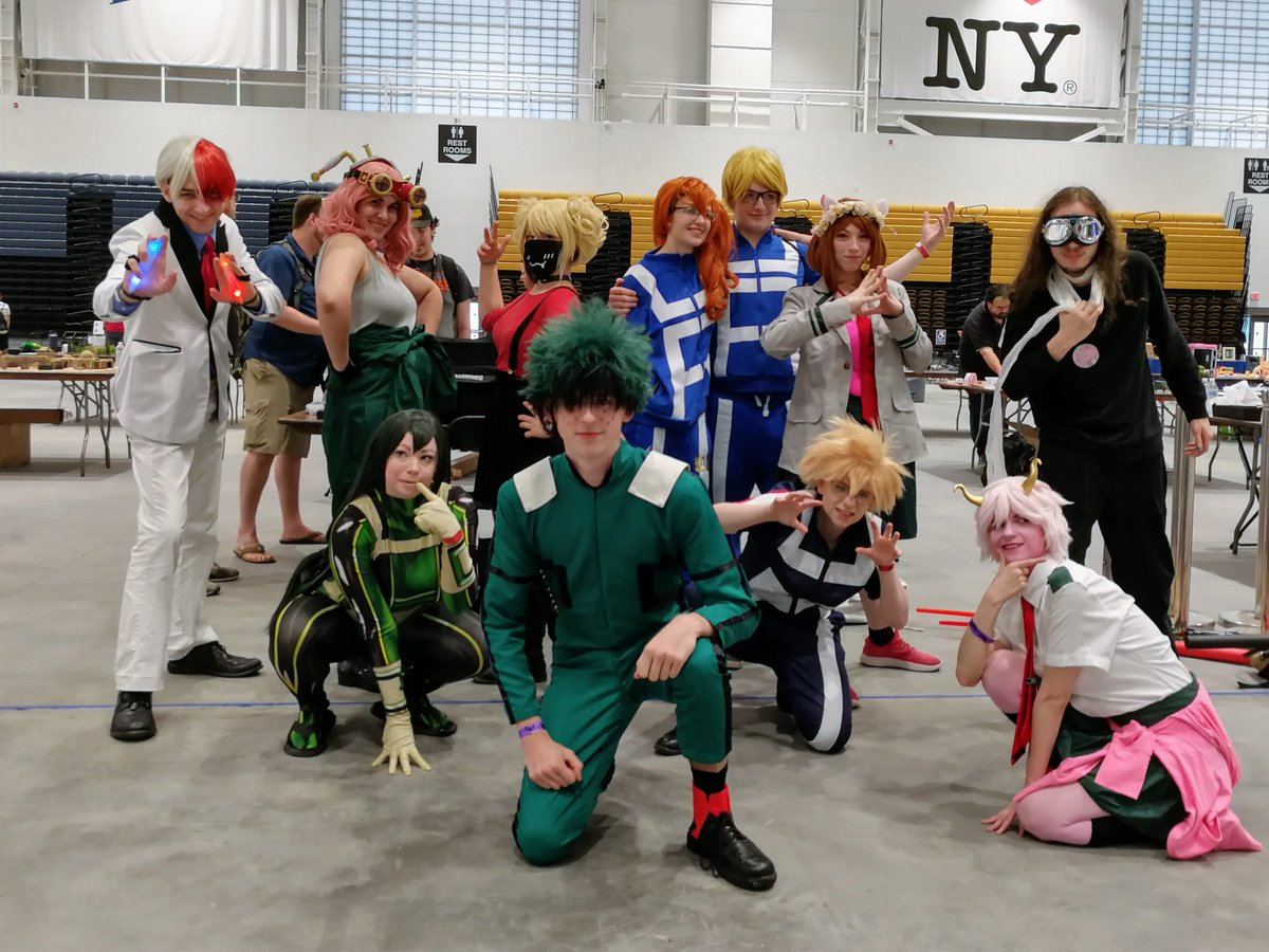 ZMYaro's tweet image. Class photo time!

#SaltCityComicCon #Cosplay #MyHeroAcademia