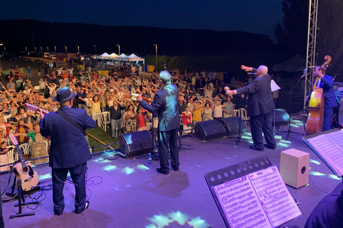 mvsicvm's tweet photo. ¡Tremendo fin de fiesta con #GrupoCompaySegundo! 😁🎉
Poniendo fin a un día inolvidable 
con su son cubano y sus ritmos despedimos por todo lo alto la segunda edición de #MVSICVM en @vrolmeda.

¡Gracias a todos por acompañarnos y hacerlo posible!

📸: @VisualCrea2010 https://t.co/BaNhxnJigX