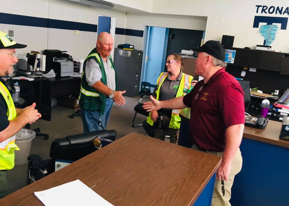 RobertLovingood's tweet photo. First District staff &amp; @SBCounty first responders are back in #Trona today addressing needs of the community. Please know we are here for you! Thanks to all responders &amp; volunteers, including #CERT Phelan, Lucerne Valley, Big Bear.
#TronaStrong #RidgecrestStrong #EarthquakeLA https://t.co/lEgqbDEb8a
