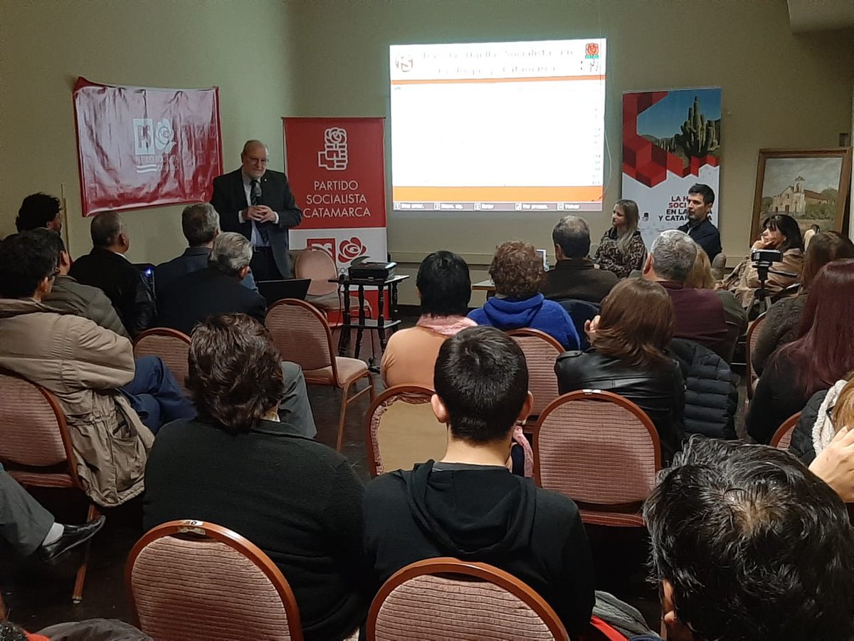 Se presentó en el Club Social, el libro *TRAS LA HUELLA DEL SOCIALISMO EN LA RIOJA Y CATAMARCA*  con la presencia d su autor Alfredo Cecchi y del historiador local Jorge Perea.Organizado por #Catamarca  auspiciado por el #DptoHistoria de la Fac Humanidades #UNCa @ps_argentina