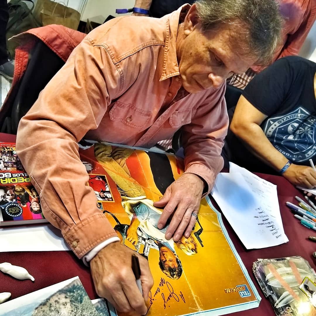 juanjoharo's tweet image. The first day at @ComicConGijon was amazing just for this. Knowing one of my heroes from the youth was unbelievable

@Metropoligijon #marcsinger #v #tvseries #metropoligijon2019 #metropoligijon #gijon #asturias #starwars #cosplay #cosplayer #directorkrennic  #donovan #mikedonovan